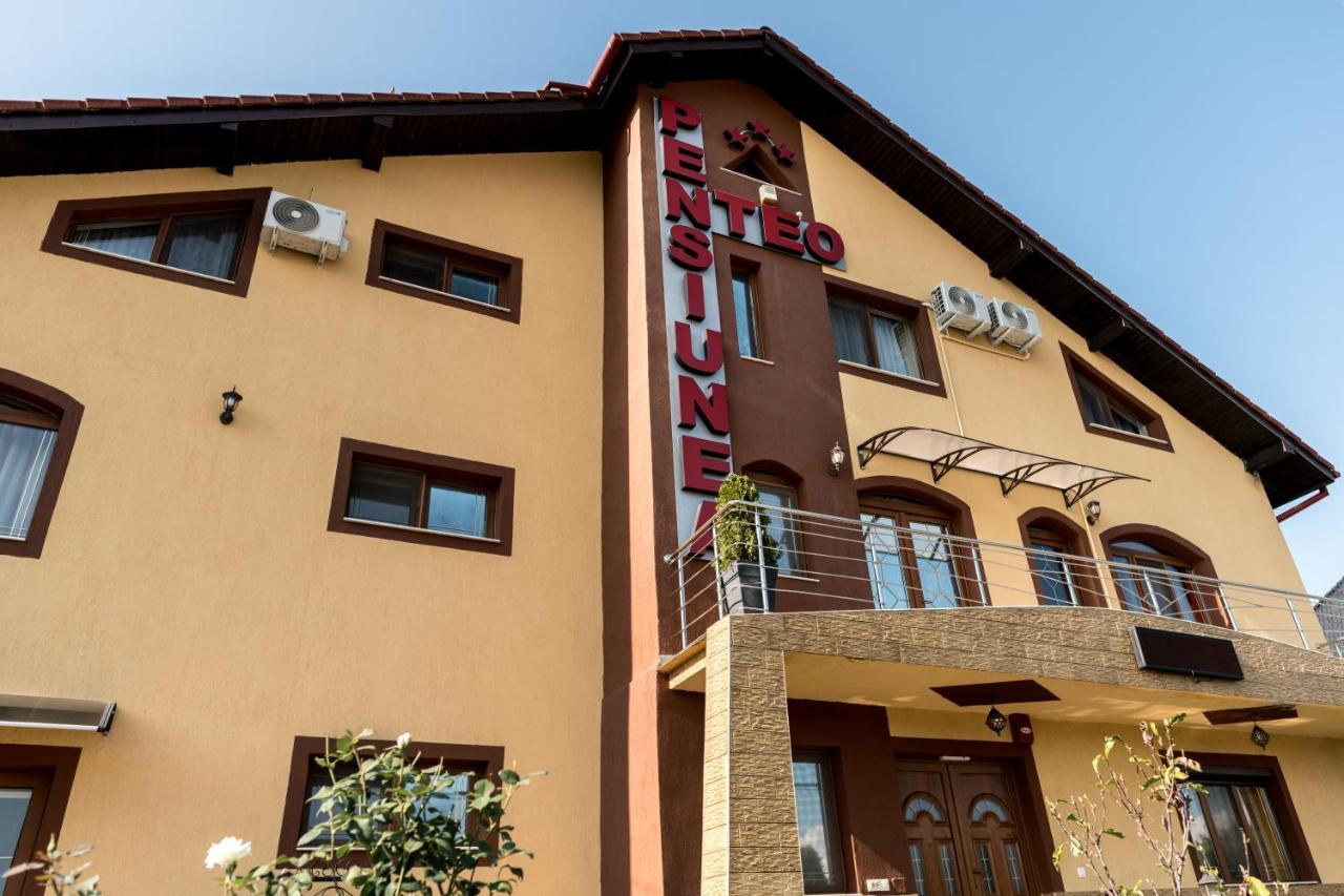 Pensiunea Teo Caransebeş Exterior foto