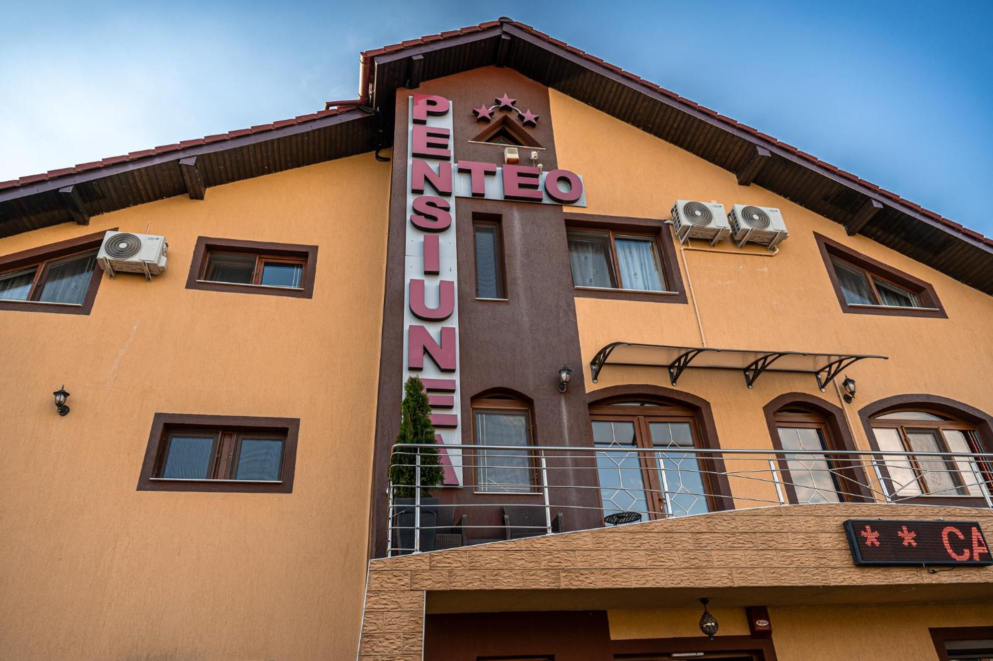 Pensiunea Teo Caransebeş Exterior foto