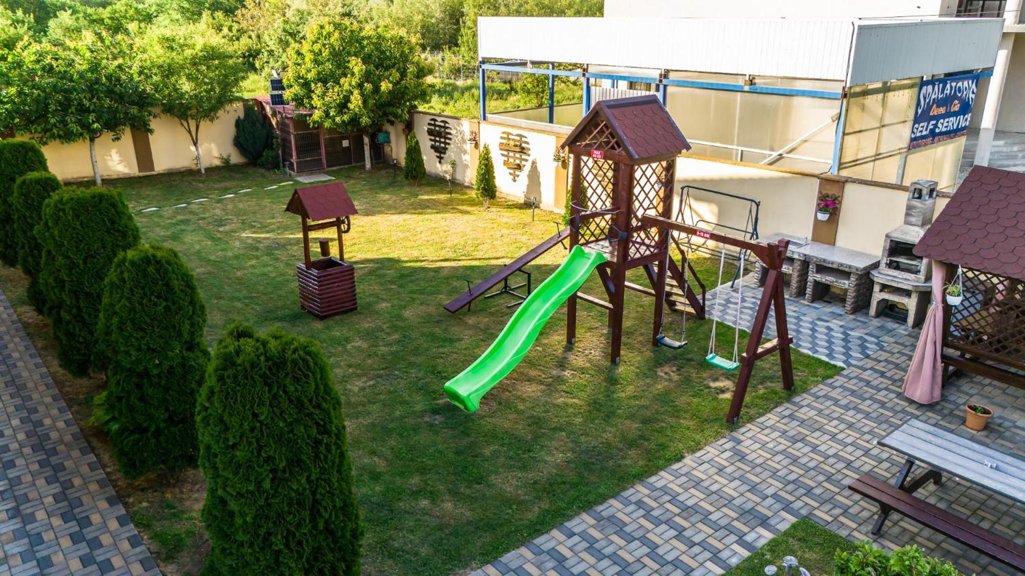 Pensiunea Teo Caransebeş Exterior foto