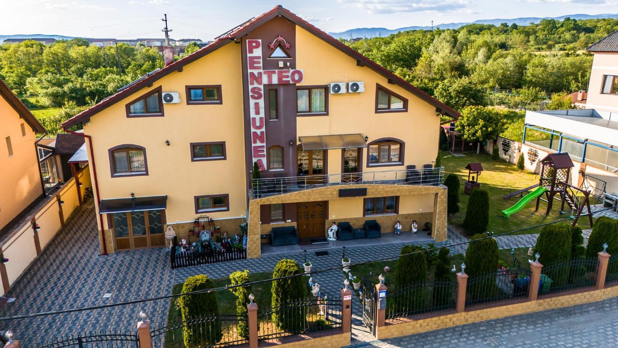 Pensiunea Teo Caransebeş Exterior foto