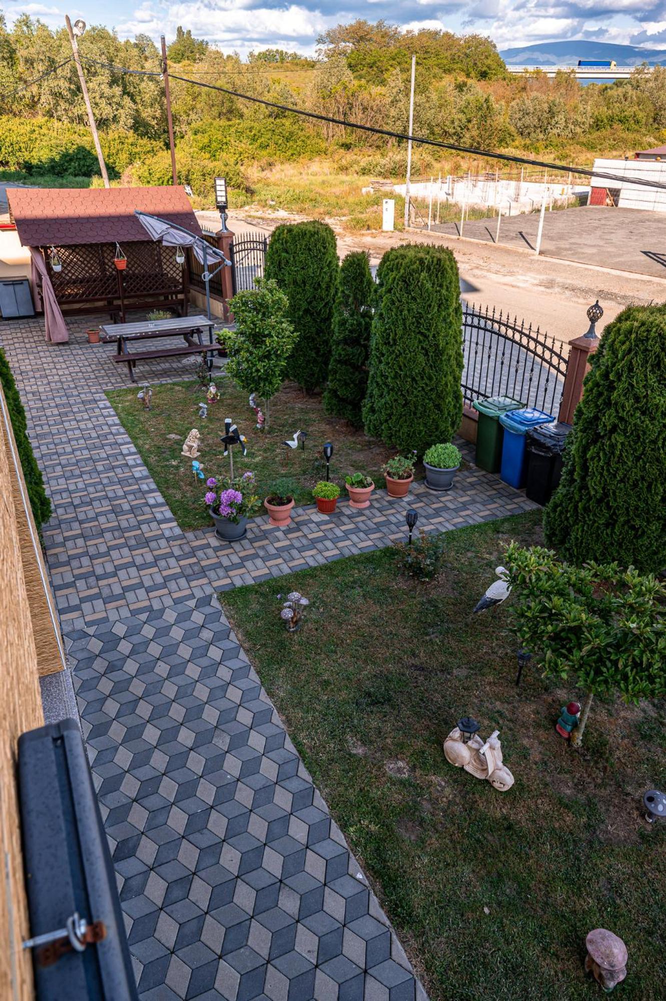 Pensiunea Teo Caransebeş Exterior foto